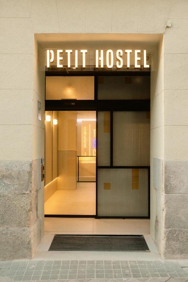 Petit Hostel Palacio Real Madrid Dış mekan fotoğraf